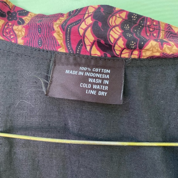 Lovely Indonesian Cotton Jacket L-XL Beautiful design with garnet, gold & black. - Picture 4 of 5